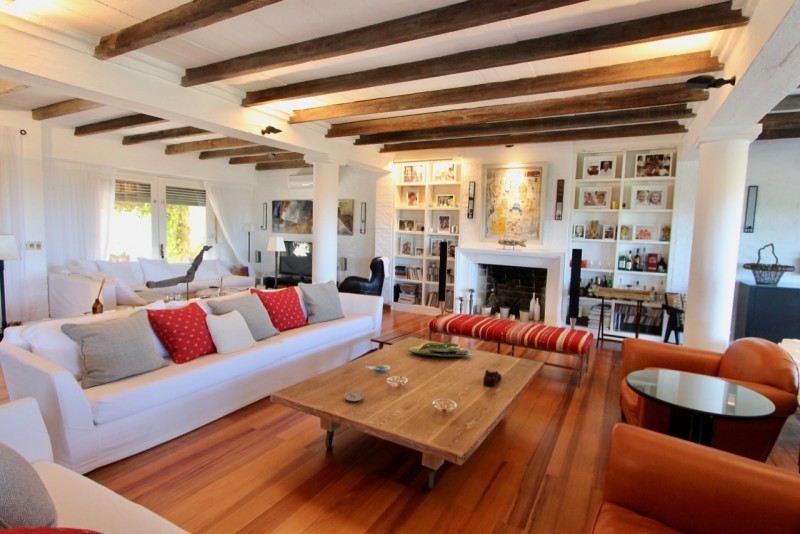 Impresionante casa estilo italiano frente al mar